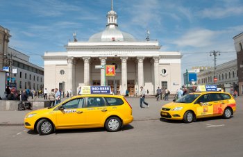 Столичные машины такси станут желтыми