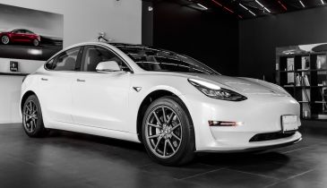 Объявлена российская цена нового электромобиля Tesla Model 3