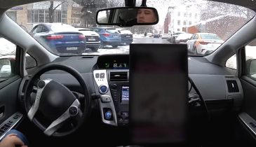 Беспилотный автомобиль протестировали на заснеженных улицах Москвы