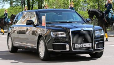 Новый президентский лимузин впервые показали публике на инаугурации Владимира Путина