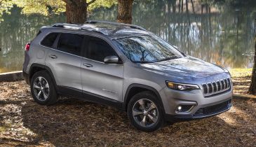Объявлены комплектации и цены обновленного кроссовера Jeep Cherokee
