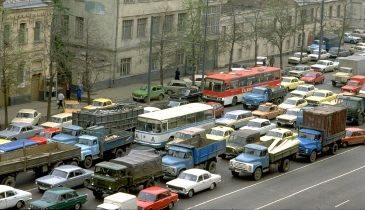 Какие автомобили стояли в московских пробках 30 лет назад