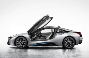 Появились первые фотографии серийной BMW i8