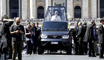«УАЗ Пикап» стал автомобилем Папы Римского