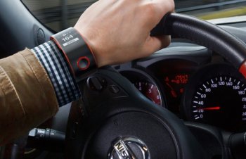 Nissan показал умные автомобильные часы